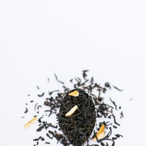 Black tea, apple, cinnamon, caramel flavor